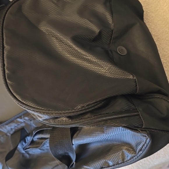 Large Black duffle bag NWOT - Picture 5 of 5